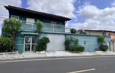 Imagem: A casa possui 2 Dormitórios, 5 Banheiros, 5 Vagas na garagem