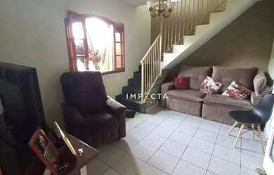 Imagem: A casa possui 4 Dormitórios, 2 Banheiros, 1 Vaga na garagem