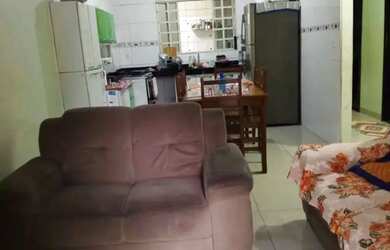 Imagem: A casa possui 2 Dormitórios, 2 Banheiros e está localizado