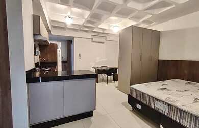 Imagem: O apartamento possui 1 Dormitório, 1 Banheiro, 1 Vaga na garagem