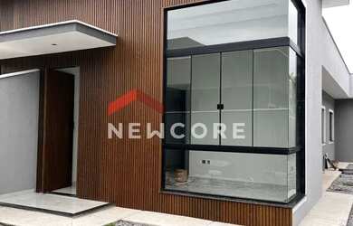 Imagem: A casa possui 3 Dormitórios, 2 Banheiros, 3 Vagas na garagem