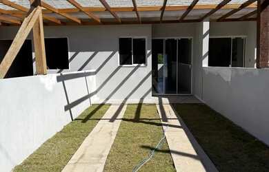 Imagem: A casa possui 1 Dormitório, 1 Banheiro, 1 Vaga na garagem