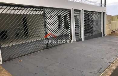 Imagem: A casa possui 4 Dormitórios, 3 Banheiros, 4 Vagas na garagem