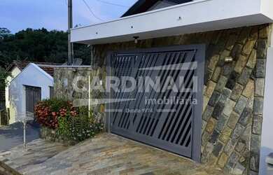 Imagem: A casa possui 2 Dormitórios, 1 Banheiro, 1 Vaga na garagem