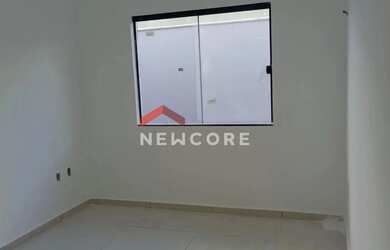 Imagem: A casa possui 3 Dormitórios, 2 Banheiros, 2 Vagas na garagem