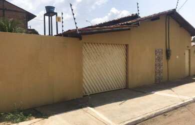 Imagem: A casa possui 2 Dormitórios, 2 Banheiros, 3 Vagas na garagem