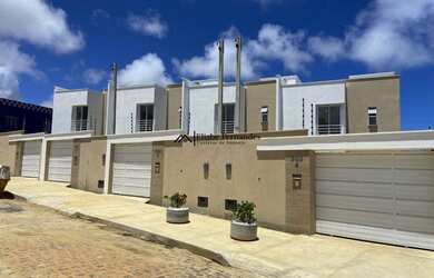 Imagem: A casa possui 2 Dormitórios, 3 Banheiros, 2 Vagas na garagem