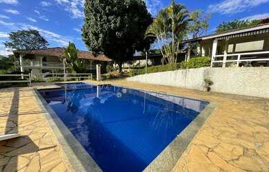 Imagem: A casa possui 5 Dormitórios, 5 Banheiros, 5 Vagas na garagem