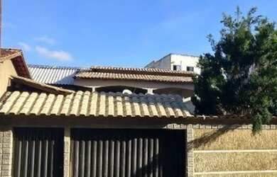 Imagem: A casa possui 2 Dormitórios, 2 Banheiros, 1 Vaga na garagem