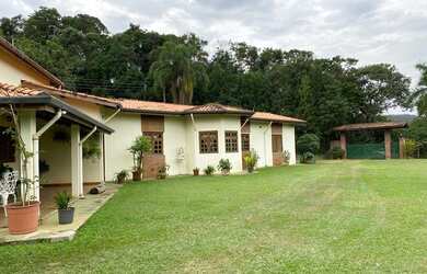 Imagem: A casa em condomínio possui 4 Dormitórios, 5 Banheiros, 5