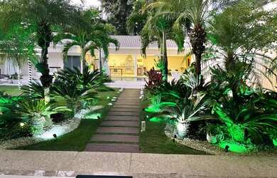 Imagem: A casa em condomínio para alugar possui 5 Dormitórios, 5 Banheiros