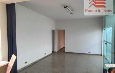 Imagem: O depósito possui 4 Vagas na garagem, 446m² de Área e está