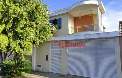 Imagem: A casa possui 3 Dormitórios, 4 Banheiros, 2 Vagas na garagem