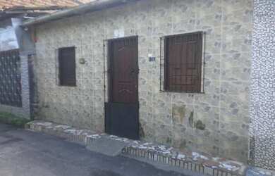 Imagem: A casa possui 2 Dormitórios, 1 Banheiro e está localizado