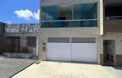 Imagem: A casa possui 4 Dormitórios, 3 Banheiros, 3 Vagas na garagem