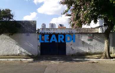 Imagem: A casa possui 3 Dormitórios, 3 Banheiros, 2 Vagas na garagem