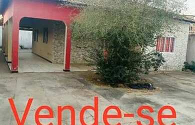 Imagem: A casa possui 2 Dormitórios, 2 Banheiros, 3 Vagas na garagem