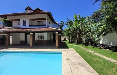 Imagem: A casa em condomínio possui 4 Dormitórios, 5 Banheiros, 4