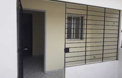 Imagem: A casa possui 2 Dormitórios, 1 Banheiro, 1 Vaga na garagem