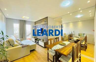 Imagem: O apartamento possui 3 Dormitórios, 1 Banheiro, 1 Vaga na garagem