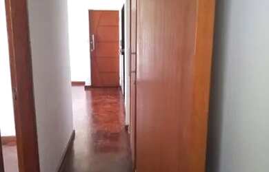 Imagem: O apartamento possui 3 Dormitórios, 1 Banheiro, 1 Vaga na garagem