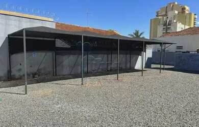 Imagem: O depósito possui 5 Vagas na garagem e 187m² de Área e está