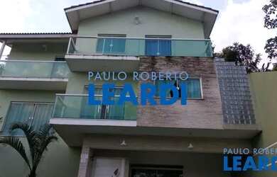 Imagem: A casa em condomínio possui 5 Dormitórios, 5 Banheiros, 5