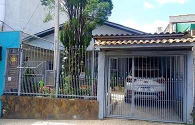 Imagem: A casa possui 3 Dormitórios, 2 Banheiros, 1 Vaga na garagem