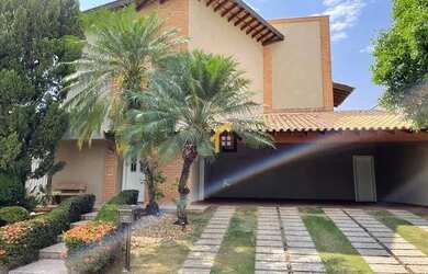 Imagem: A casa em condomínio possui 4 Dormitórios, 5 Banheiros, 5