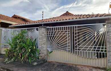 Imagem: A casa em condomínio possui 3 Dormitórios, 3 Banheiros e