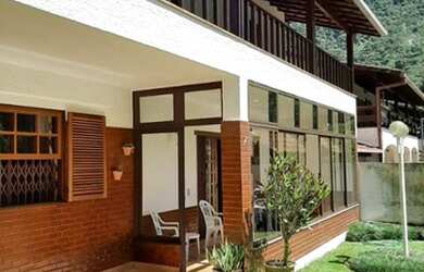 Imagem: A casa em condomínio possui 4 Dormitórios, 3 Banheiros, 2