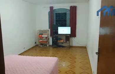 Imagem: A casa possui 2 Dormitórios, 1 Banheiro, 4 Vagas na garagem