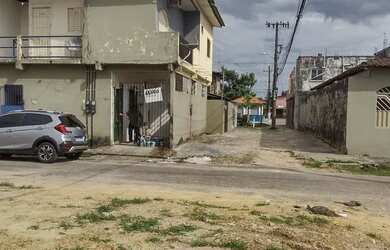 Imagem: A casa possui 3 Dormitórios, 1 Banheiro, 1 Vaga na garagem