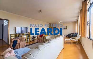 Imagem: O apartamento possui 3 Dormitórios, 1 Banheiro, 256m² de Área