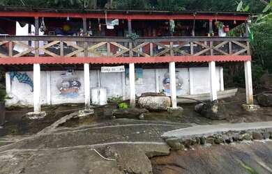 Imagem: A casa possui 3 Dormitórios, 1 Banheiro, 5 Vagas na garagem