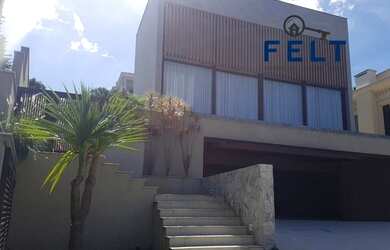 Imagem: A casa em condomínio possui 5 Dormitórios, 5 Banheiros, 5