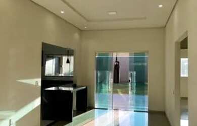 Imagem: A casa possui 3 Dormitórios, 3 Banheiros, 2 Vagas na garagem