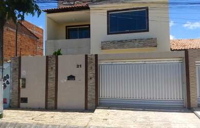 Imagem: A casa possui 4 Dormitórios, 1 Banheiro e 260m² de Área e