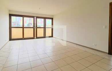 Imagem: O apartamento possui 3 Dormitórios, 1 Banheiro, 1 Vaga na garagem