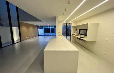 Imagem 9: Casa de condomínio para venda tem 400 metros quadrados com 6 quartos