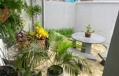 Imagem: A casa possui 3 Dormitórios, 2 Banheiros, 1 Vaga na garagem