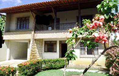 Imagem: A casa possui 4 Dormitórios, 3 Banheiros, 2 Vagas na garagem