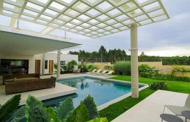 Imagem: A casa em condomínio possui 4 Dormitórios, 5 Banheiros, 4