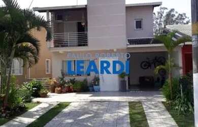 Imagem: A casa em condomínio possui 3 Dormitórios, 5 Banheiros, 4