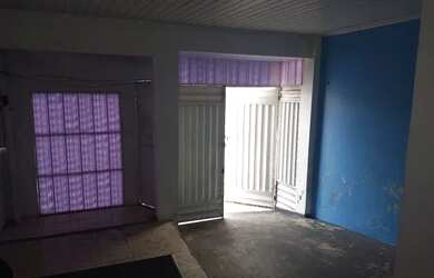 Imagem: A casa possui 1 Dormitório, 1 Banheiro, 1 Vaga na garagem e