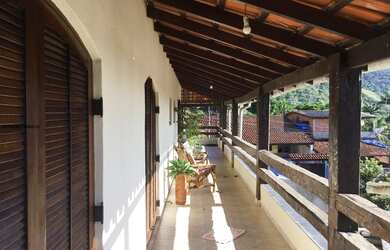 Imagem: A casa possui 3 Dormitórios, 3 Banheiros, 261m² de Área e