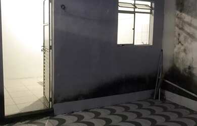 Imagem: A casa possui 2 Dormitórios, 1 Banheiro, Varanda e está localizado