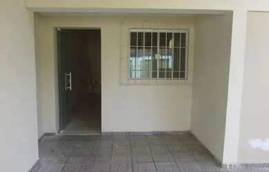 Imagem: A casa possui 3 Dormitórios, 2 Banheiros, 1 Vaga na garagem