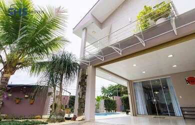 Imagem: A casa possui 3 Dormitórios, 2 Banheiros, 2 Vagas na garagem