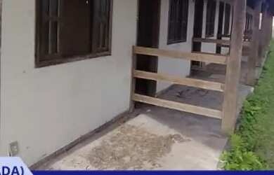 Imagem: A casa possui 1 Dormitório, 1 Banheiro, 1 Vaga na garagem e